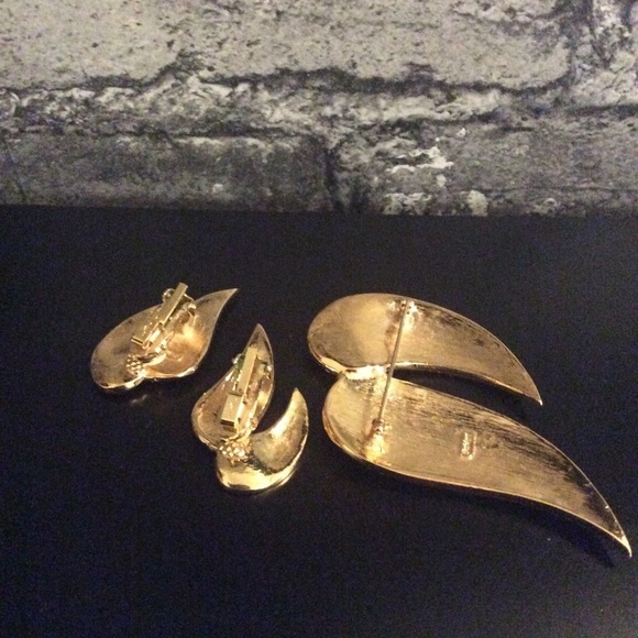 Vintage Signed Butler Large Brooch And Clip On Earrings - Picture 7 of 15